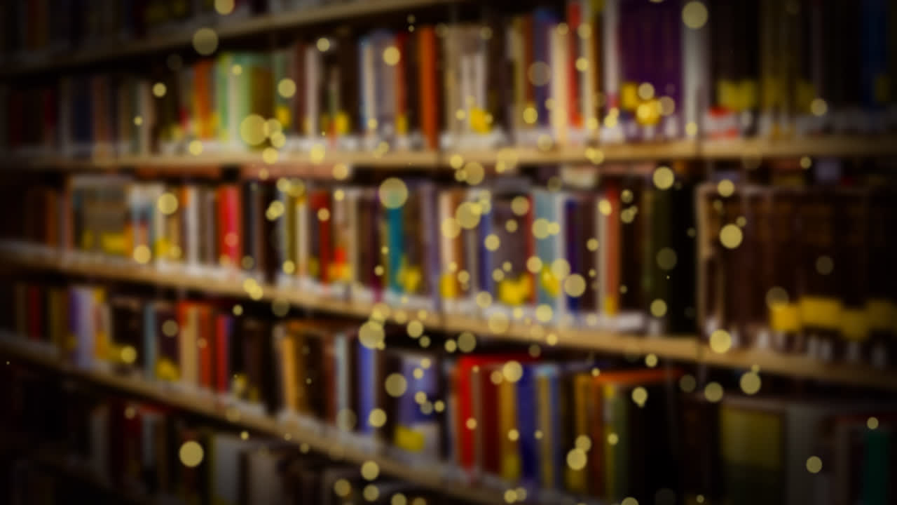 анимация светящихся пятен над книгами на полке