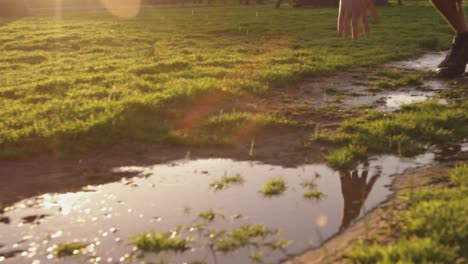 joven entrenando en un campamento de gimnasia al aire libre