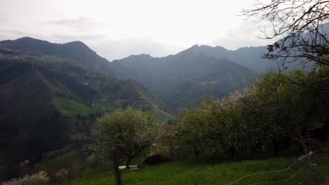 Schöne-Aussicht-Auf-Das-Seriana-tal-Und-Die-Orobischen-Alpen