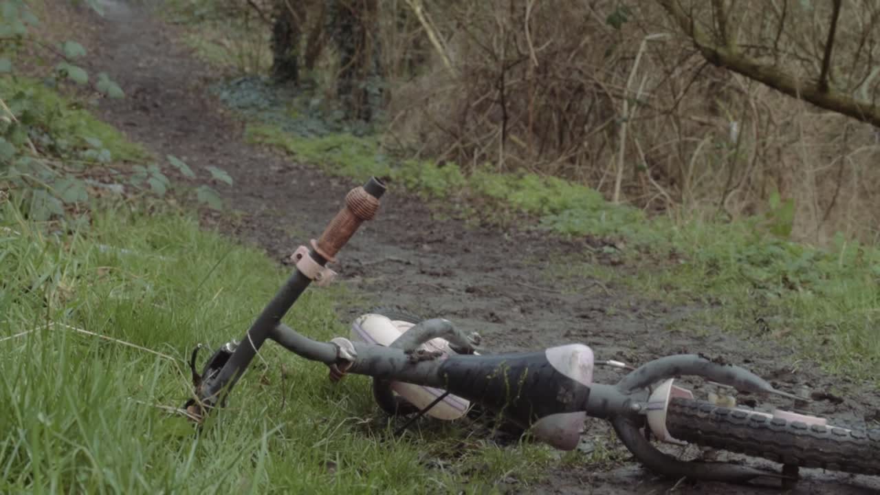 Child's bike found abandoned on country lane