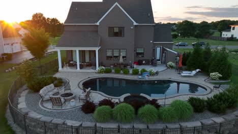 Private-pool-in-back-yard