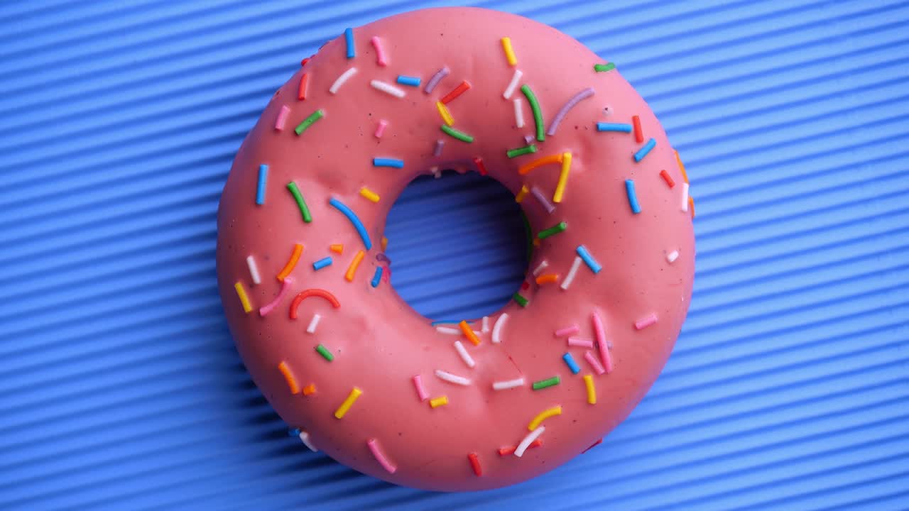 el donut está vidriado de cerca, con un bucle sin costuras.