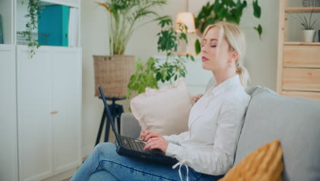 Confident-Businesswoman-Starts-Work