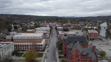 Downtown-and-Mountain-Views-of-Montpelier,-Vermont