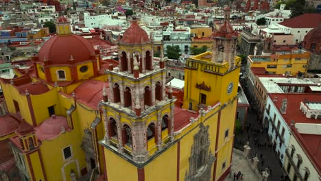 drone: crane shot of guanajuato basilica