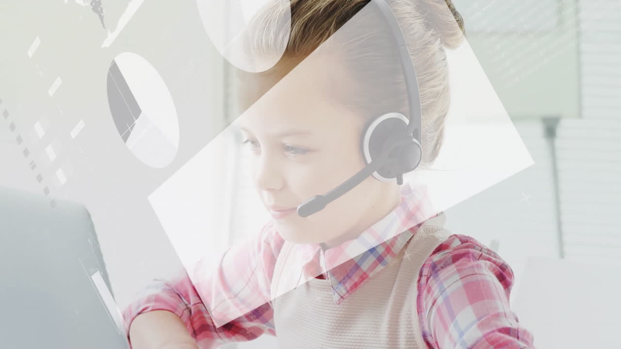 전화 헤드을 사용하는 백인 소녀에 대한 금융 데이터 처리 애니메이션