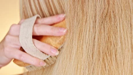 Woman-brushing-her-blond-straight-hair