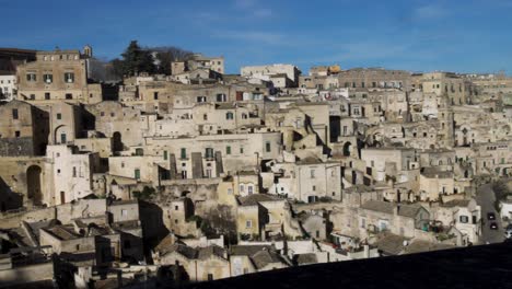 matera, italia paisaje urbano pan de derecha a izquierda