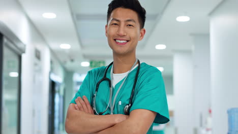 Cara,-Médico-Y-Confiado-Con-Una-Sonrisa-En-El-Hospital.