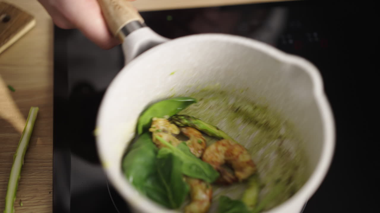Cooking asparagus and spinach in a pot