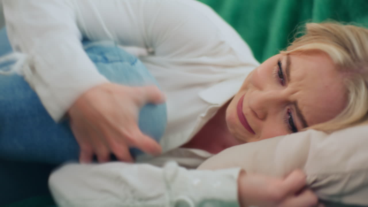 отчаянная девушка с депрессией