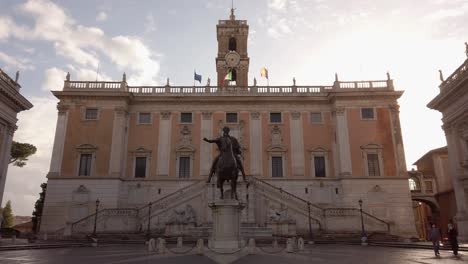 Vista-De-La-Colina-Capitolina-Y-Museos-Ubicados-En-El-Centro-De-La-Ciudad-De-Roma,-Capital-De-Italia