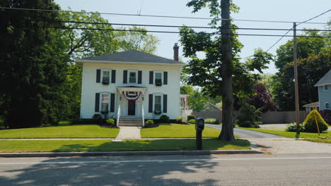 A-Typical-American-Suburb-Street-Wooden-White-Houses-And-Manicured-Lawns