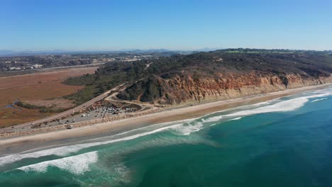 panoramic-aerial-of-gorgeous-seascape-in-Torrey-Pines-State-beach,-San-Diego,-California-USA