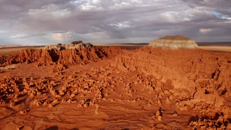 Utah-Valle-Del-Duende-Paisaje-Del-Desierto-Disparo-De-Dron-Paralaje