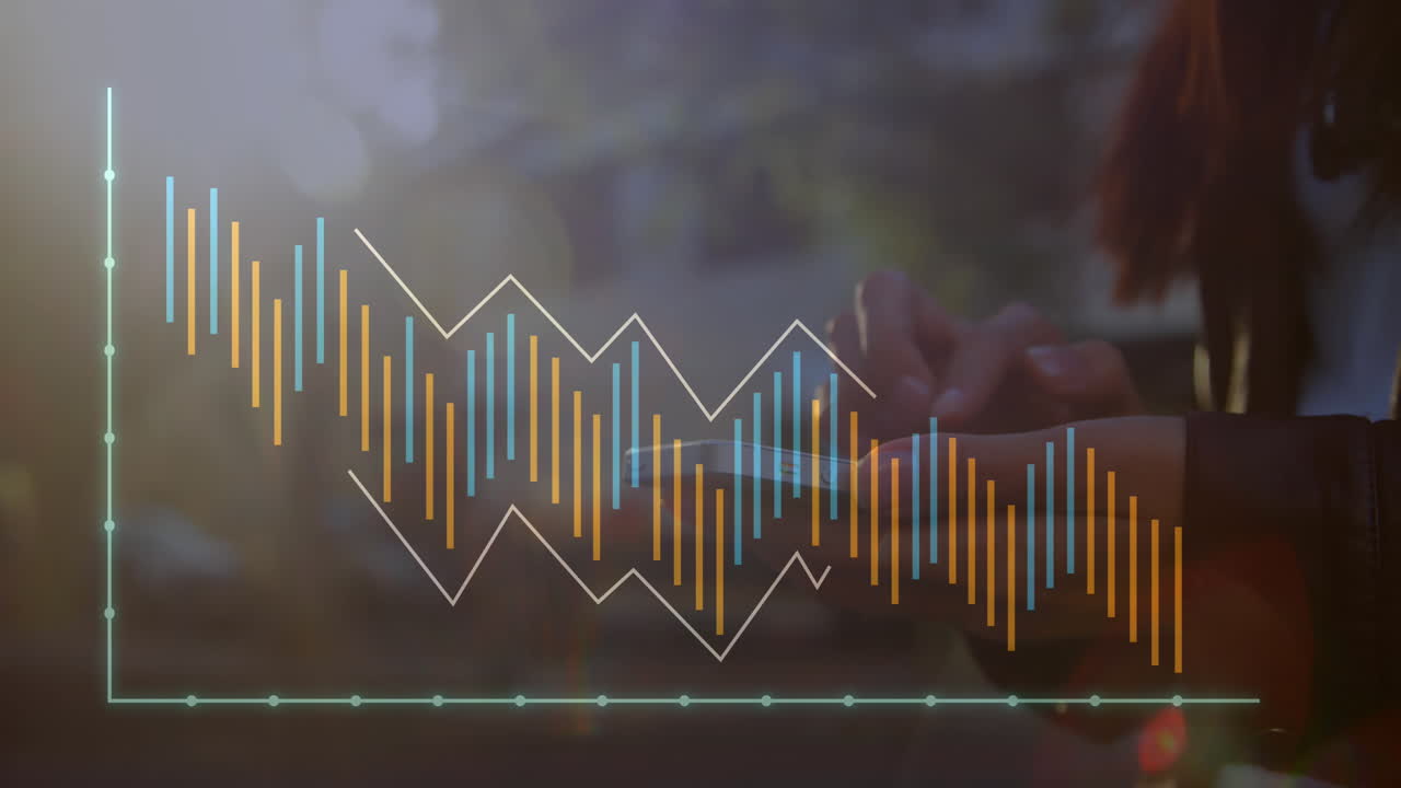 animación de gráficos sobre la sección media de la mujer caucásica ampliando la imagen en el teléfono celular