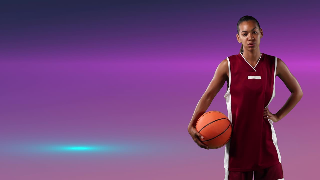 Animation af kvindelig basketballspiller, der holder en bold foran en glødende pink baggrund