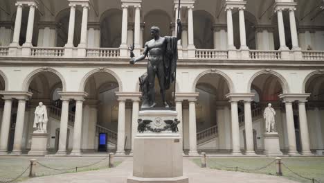 Static-frontal-view-of-Napoleon's-statue