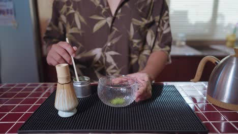 making matcha tea