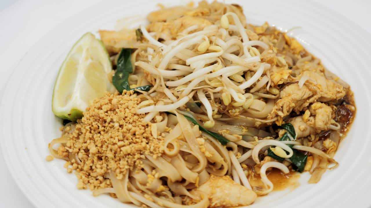 tradisjonell thailandsk cushine på bordet