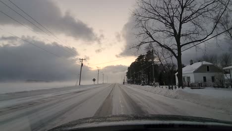 Conduciendo-A-Través-De-Un-Hermoso-Suburbio-Canadiense-En-Invierno