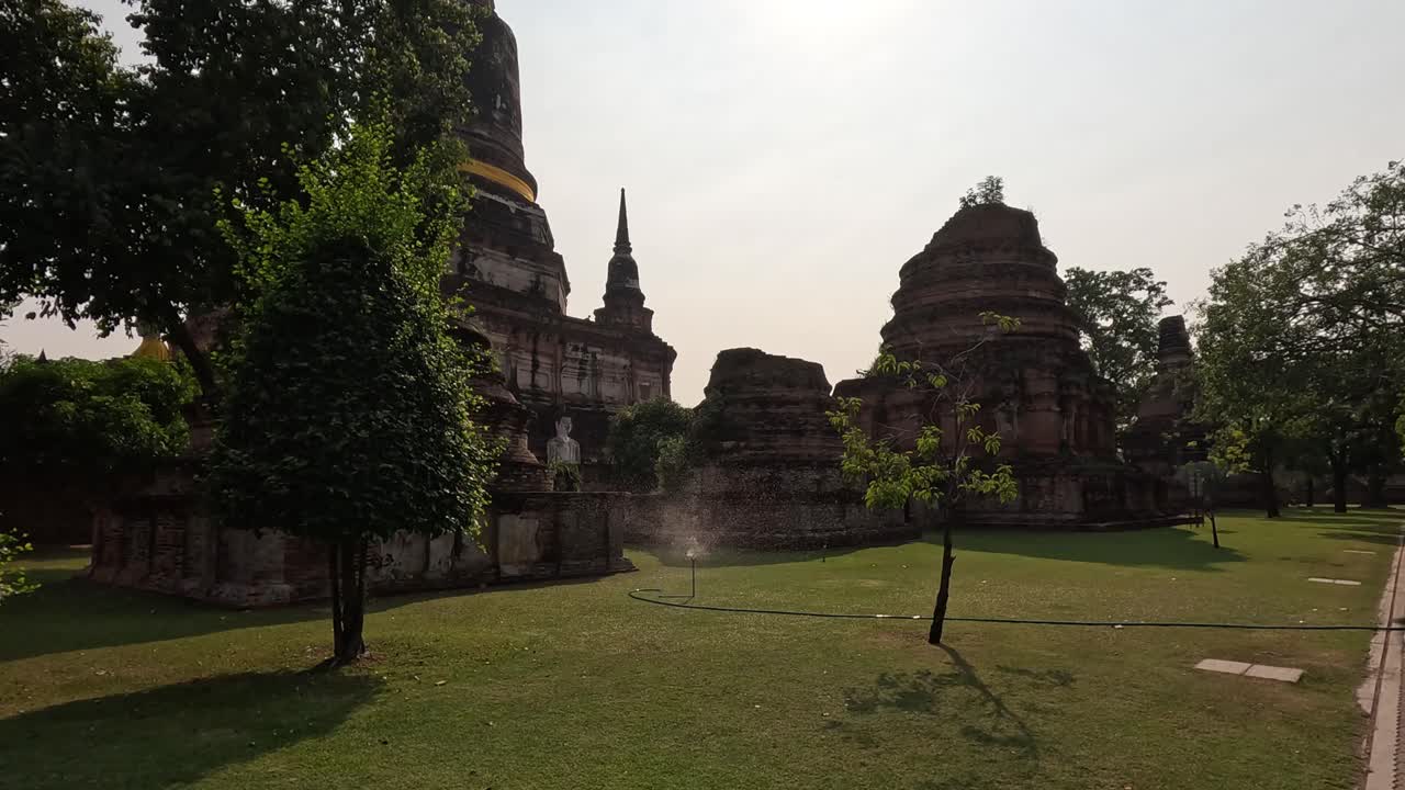 ruinas de antiguos templos en ayutthaya, tailandia