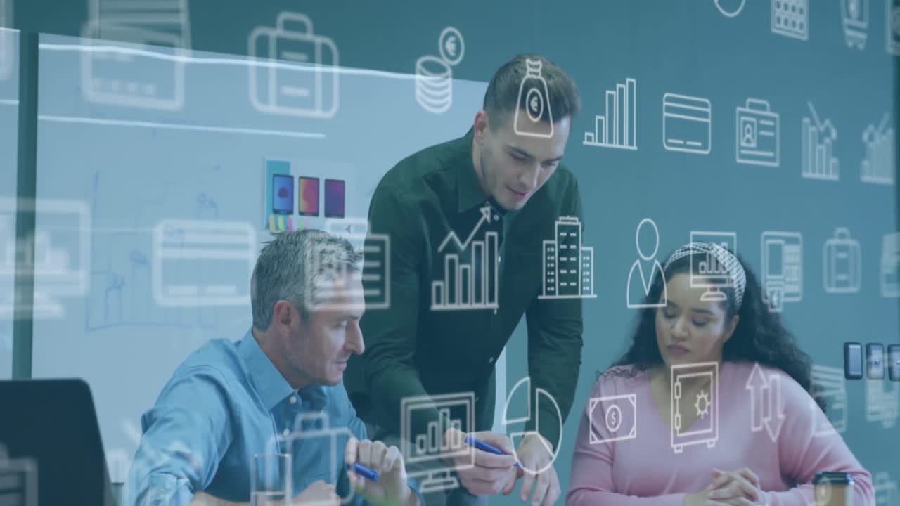 animación de iconos digitales contra diversos colegas discutiendo juntos en la oficina.