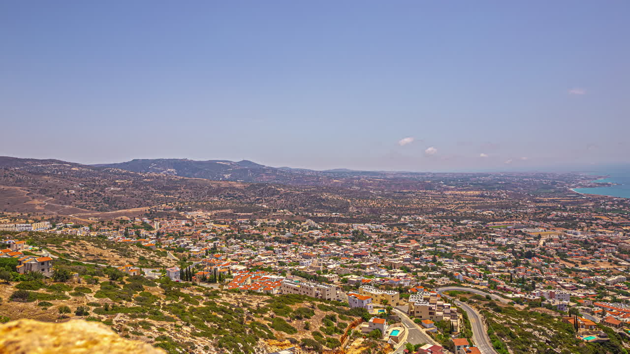 peya, chipre vista desde el punto de vista del bosque de picni - lapso de tiempo del paisaje nuboso diurno