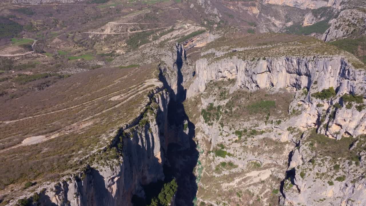 Vista dall'alto delle Gorges du Verdon e delle cime circostanti, Francia