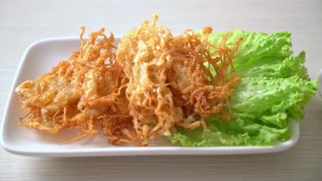 Fried-Enoki-Mushroom-or-Golden-Needle-Mushroom---vegan-and-vegetarian-food-style