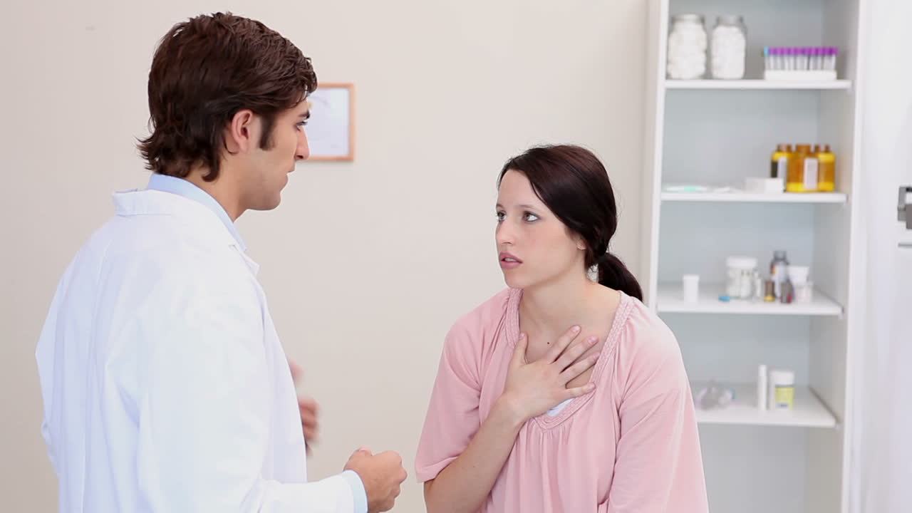 женщина с трудностями в дыхании