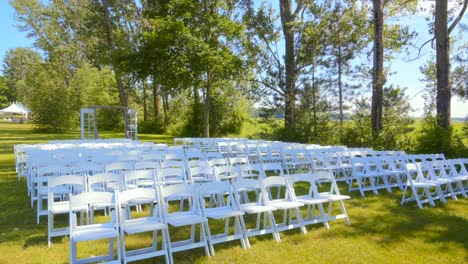 asientos encantadores: delicias del lugar de la boda al aire libre