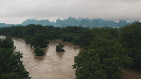 Boats-in-Flooded-River-Li-Jiang,-Guilin,-China,-Drone-Establishing-View