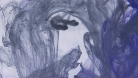 tinta abstracta girando en el agua