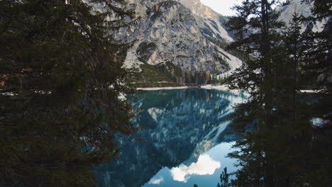 Lake-Braies-in-turquoise-color,-Dolomites,-Italy