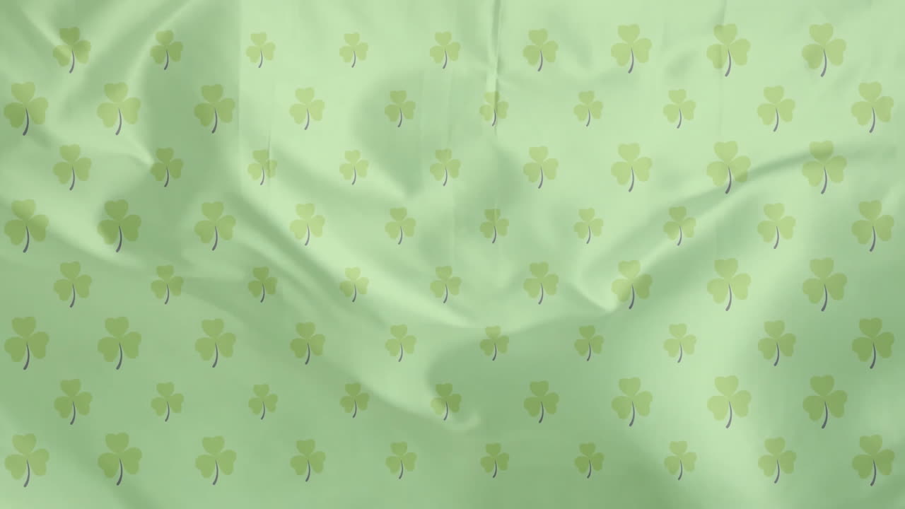Animation af kløverblade over grøn baggrund