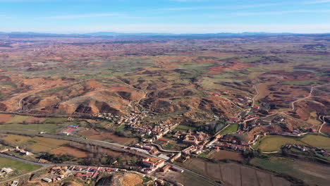 Pueblo-De-Santa-María-Abadía-De-La-Huerta-España-Día-Soleado-Aéreo