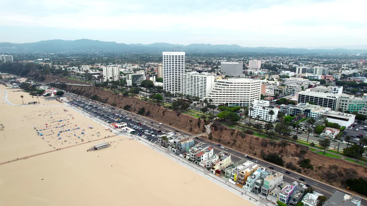 캘리포니아 샌디 골든 비치 리조트 해안 산타모니카 대로를 가로지르는 공중 전망