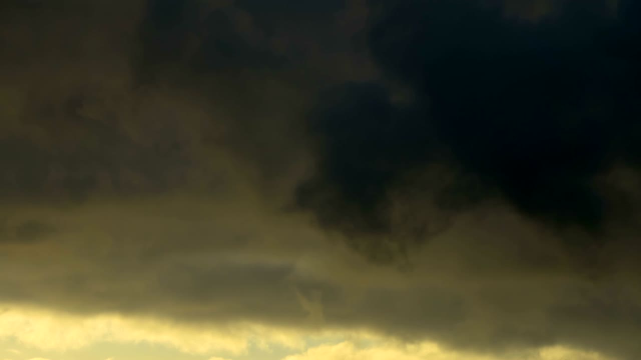 어두운 폭풍과 극적인 폭풍 구름 영역 배경, 타임 라프스, 일몰에 열대 폭풍, 태풍 구름, 타임 래프스 4k