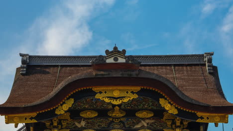 Castillo-De-Nijo-Entrada-Principal-De-Nijojo-Puerta-Dorada-Puerta-Tori-Del-Palacio-Día-Nublado-Timelapse-Movimiento-Acercar