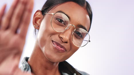selfie, signo de paz y gafas con la cara
