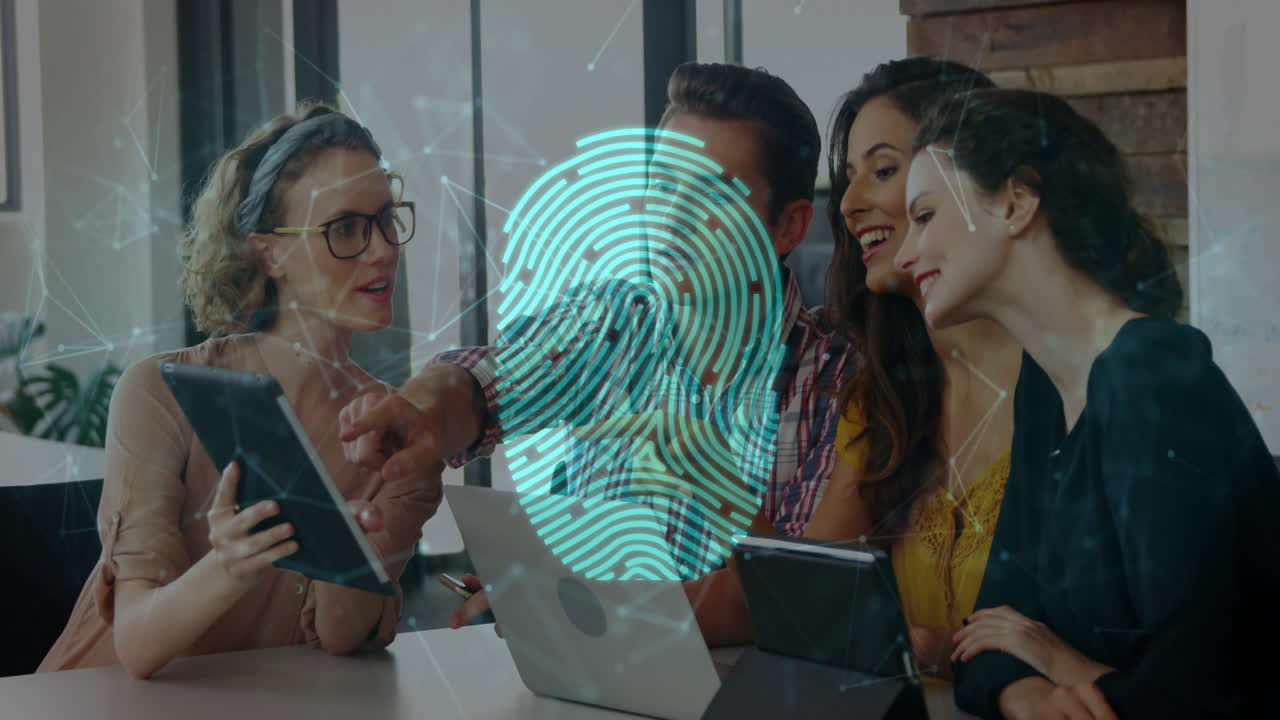 animación de conexiones y procesamiento de datos sobre diversas personas de negocios en la oficina