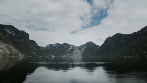 Zeitraffervideo-Vom-Aurlandfjord-In-Westnorwegen