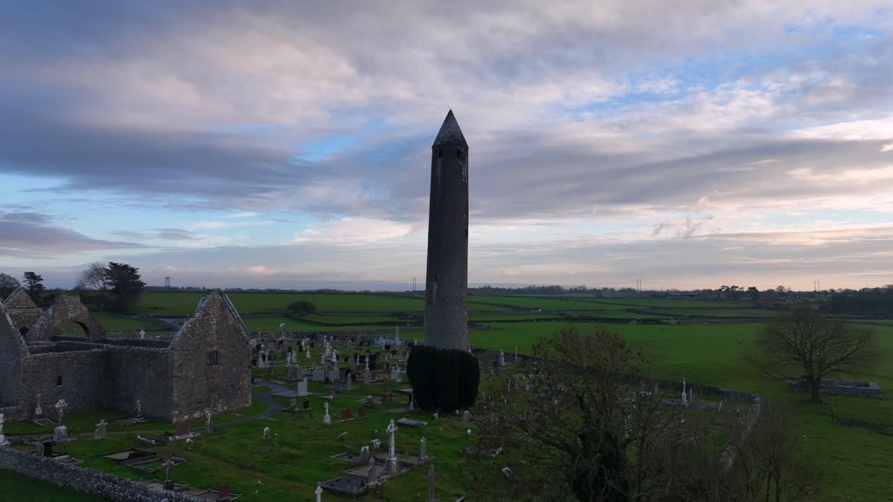 kilmacduagh monastery, county galway, 아일랜드, 2023년 11월