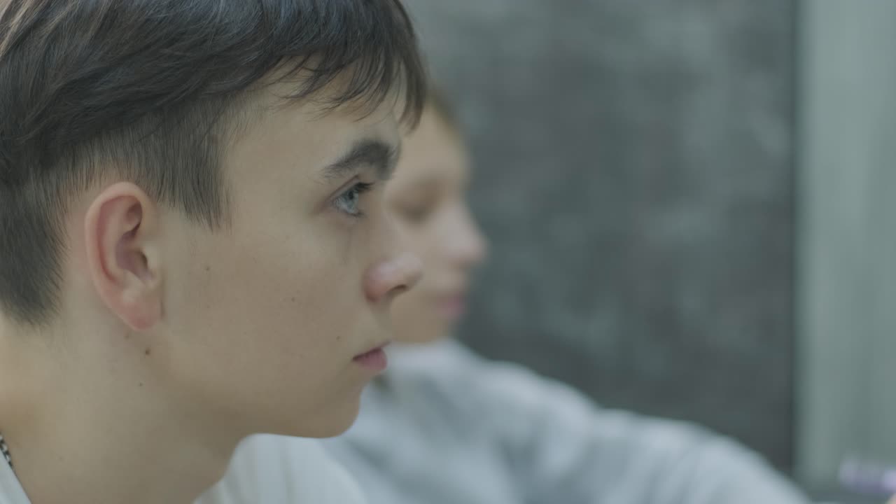 Lezione di inglese per adolescenti.