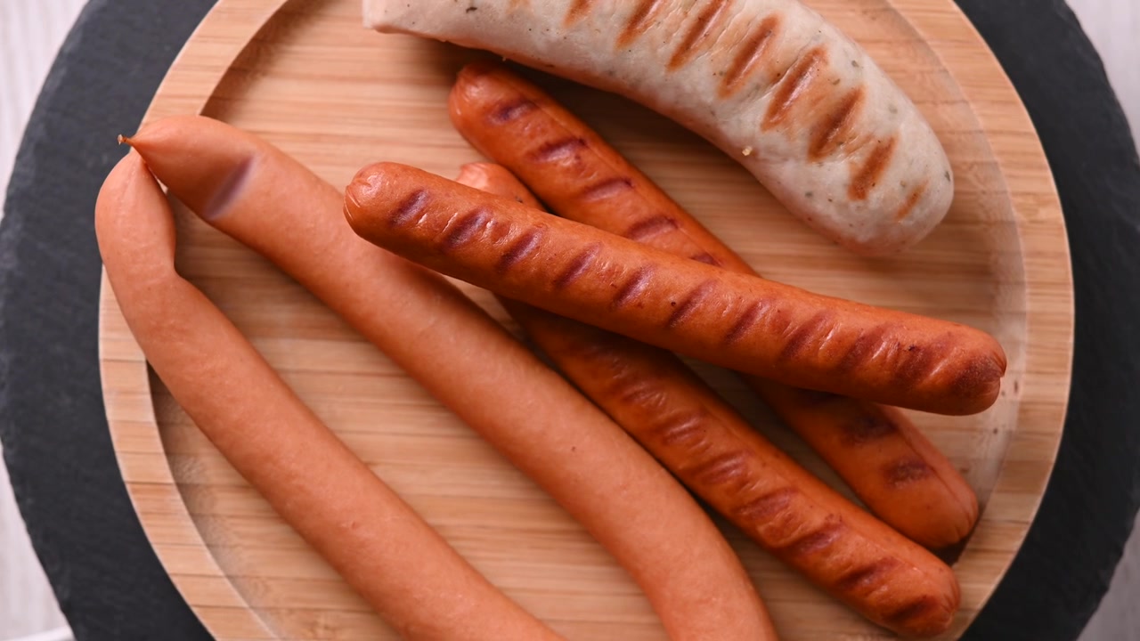 Salsichas Tradicionais do Oktoberfest Girando