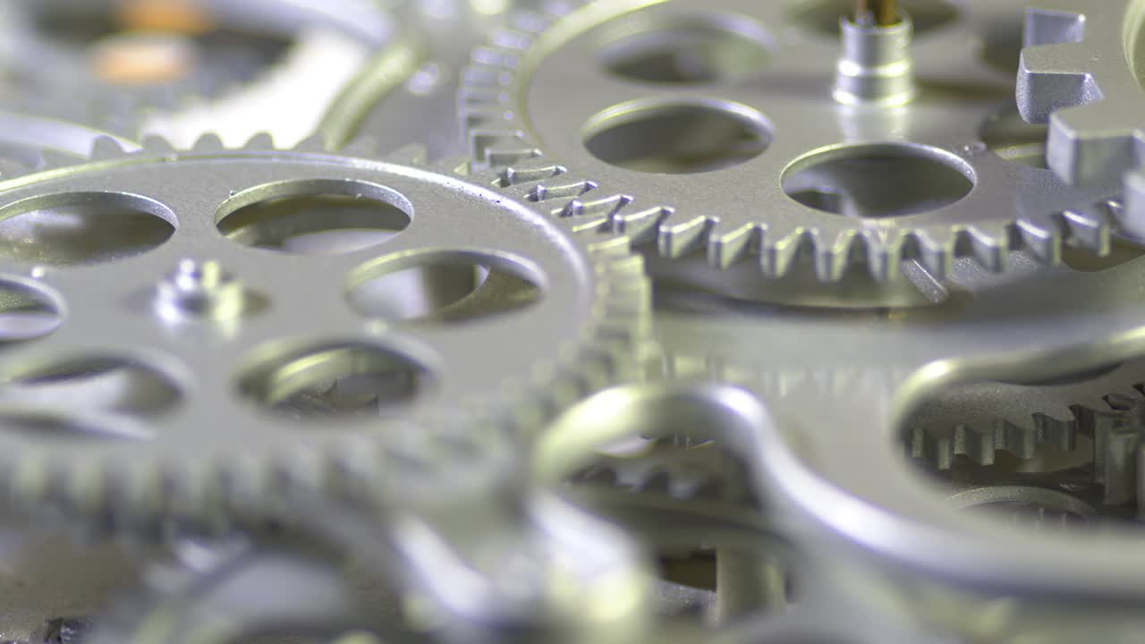 rotación de los engranajes metálicos