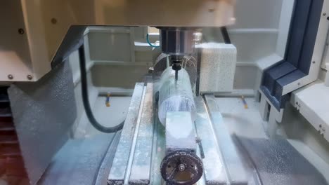 máquina de fresado cnc para el trabajo de metales.