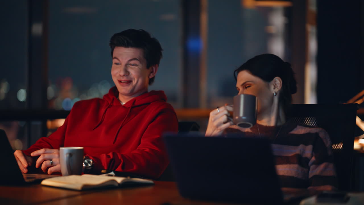 밤에 사업 회의