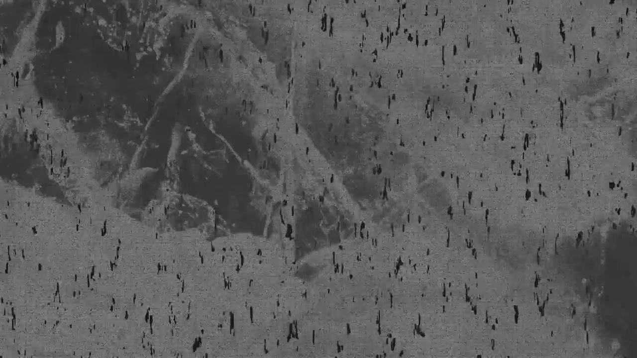 Abstrakt grunge-tekstur med flakkende mørke partikler og slidt overflade